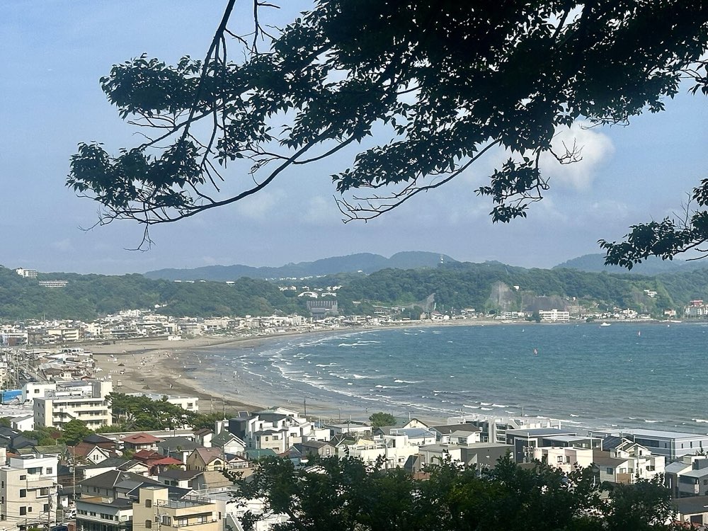 高台から見た由比ヶ浜